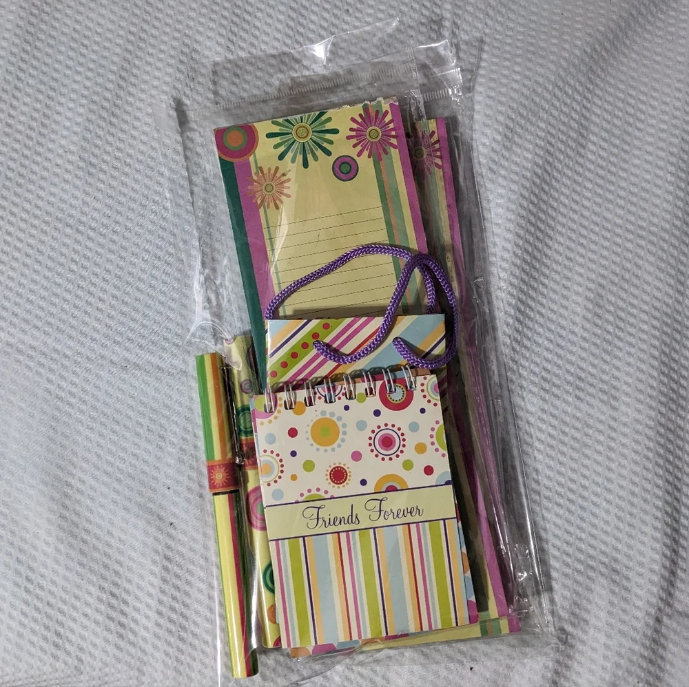 💛 Friends Forever Desk Quote Book Notepads Pens & Giftbag 6 Pc SET